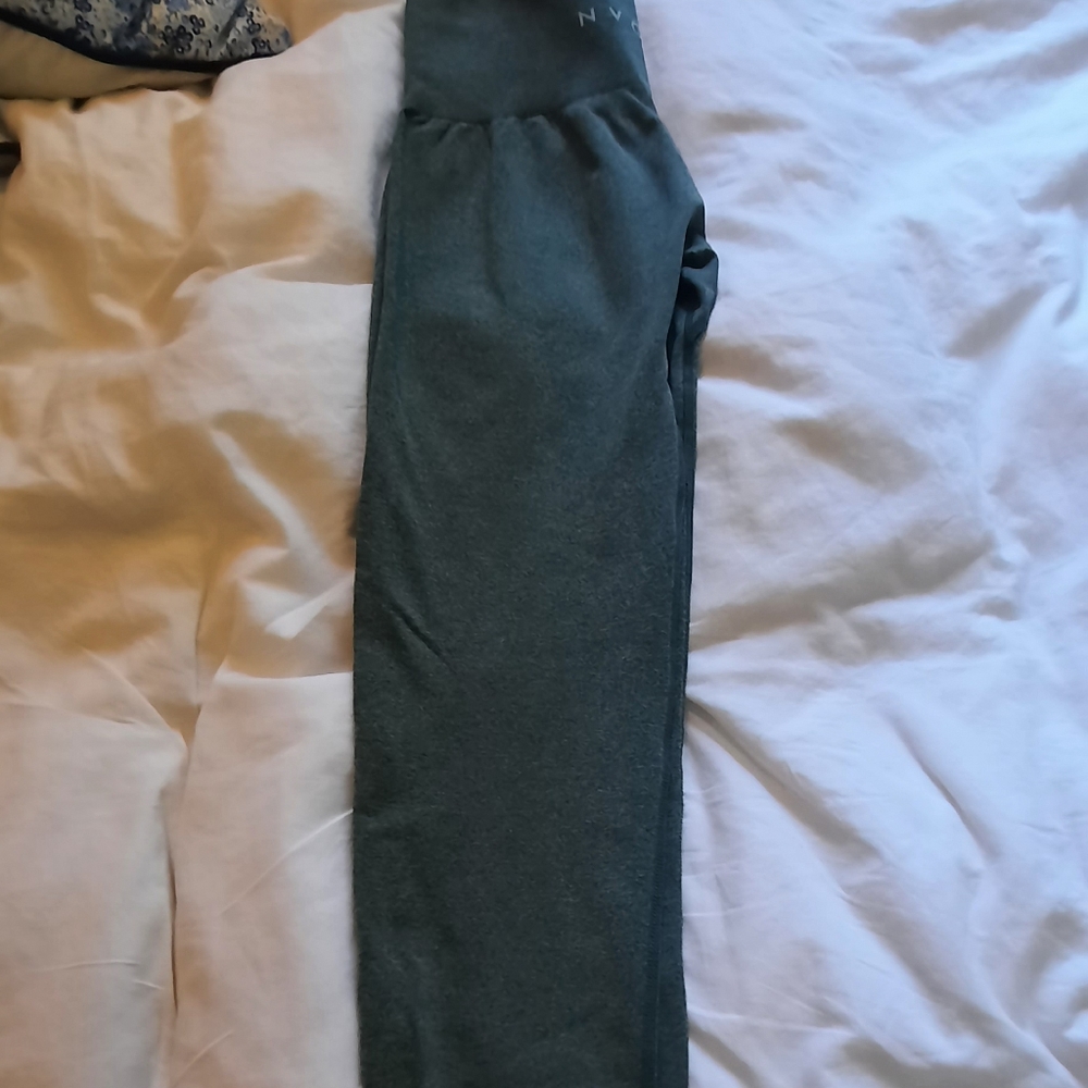 NVGTN seamless forest green!